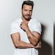 Luis Fonsi lanza chaqueta de cuero de edición limitada