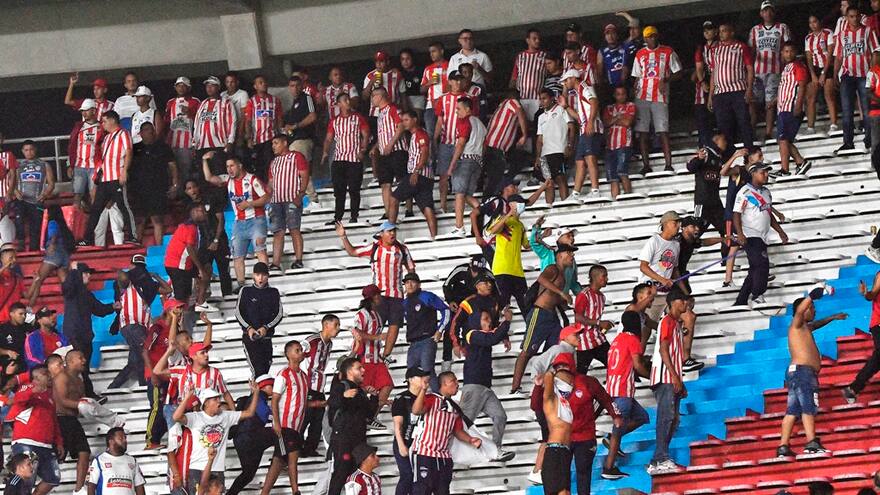 Lucha de poderes en barra de Junior generó la riña en la tribuna sur