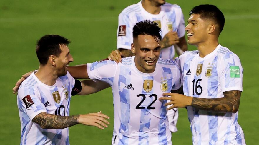 Venezuela 1, Argentina 3: triunfo con brutal patada a Messi y caída de señal de TV