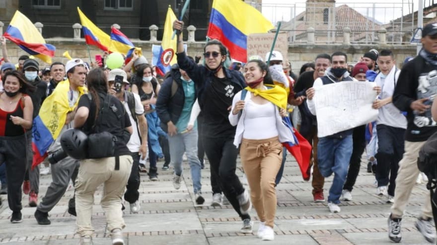 Revocan expulsión de ciudadana alemana que participó en protestas