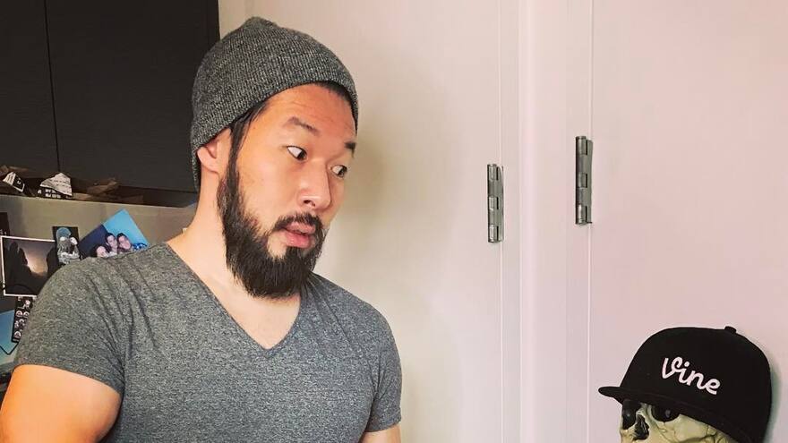 En video | Coreano que imita a Shakira es sensación en redes