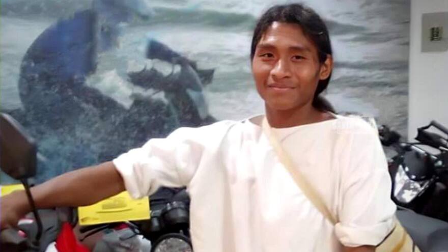 Indígena que era docente en el Mamey murió en accidente de tránsito en la vía entre Santa Marta y Guachaca