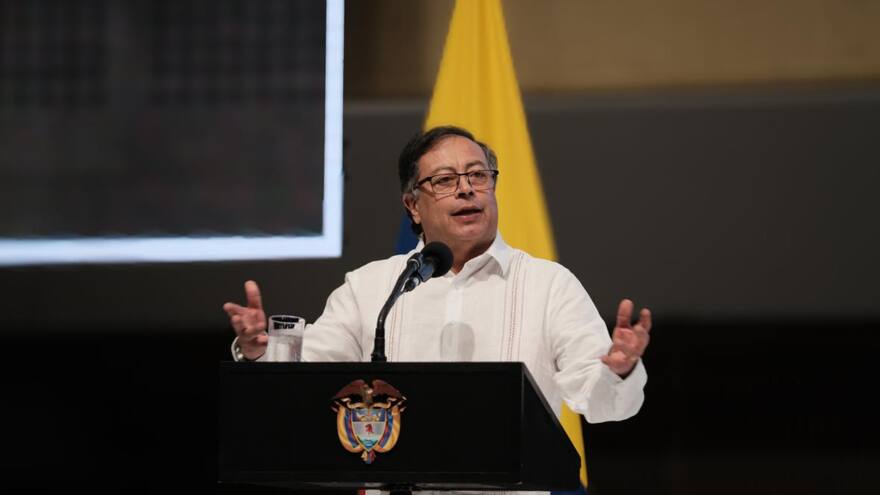 Hay fuerzas amenazando con un golpe de Estado en Guatemala: Petro