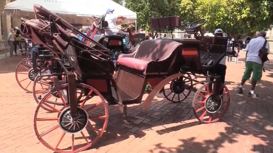Santo Domingo cambia los coches de caballos por carruajes eléctricos