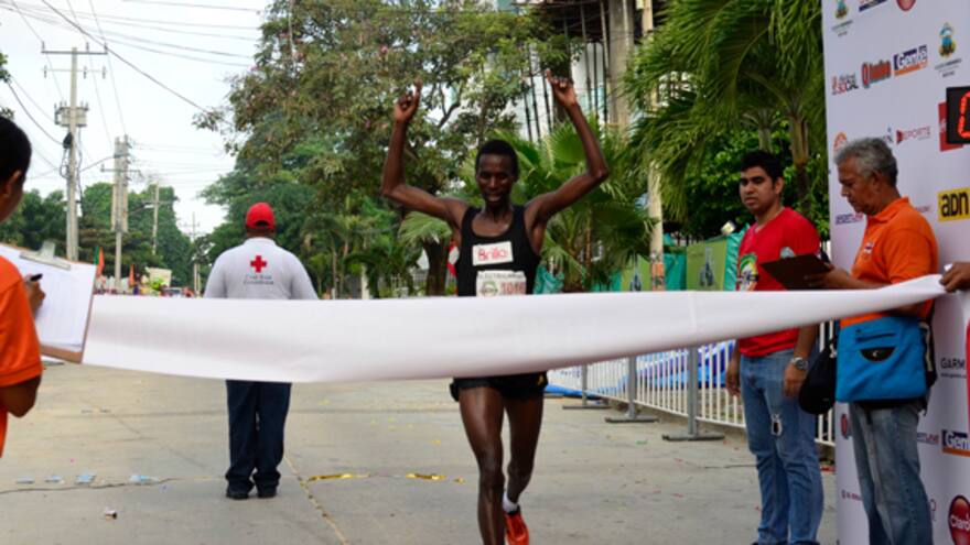 Keniano Tanui gana la Barranquilla 10K