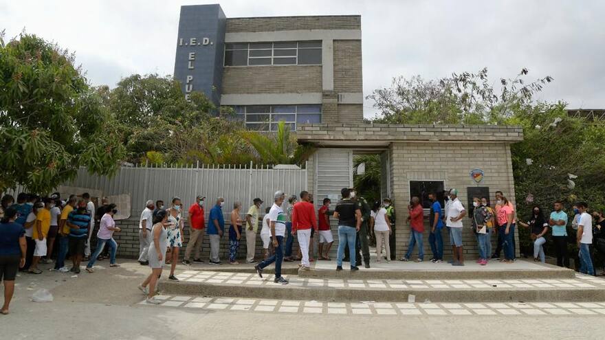 ¿A qué se deben las largas filas en puestos de votación en el Atlántico?