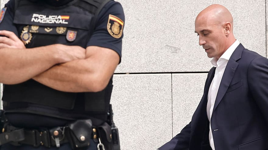 Luis Rubiales fue dejado en libertad tras declarar ante la Guardia Civil
