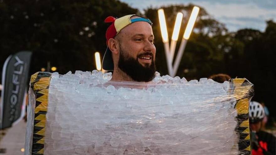 Polaco bate récord Guinness al sumergirse en hielo durante cuatro horas