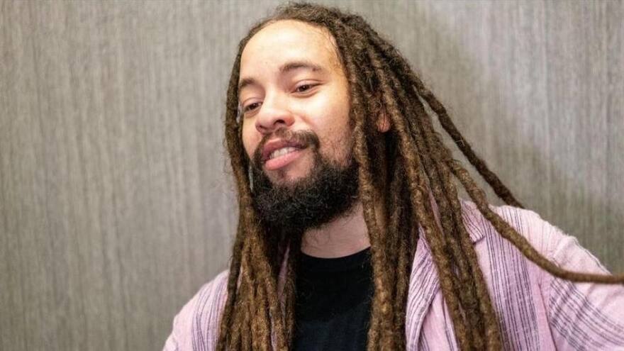 Hallan muerto a nieto de Bob Marley en su carro