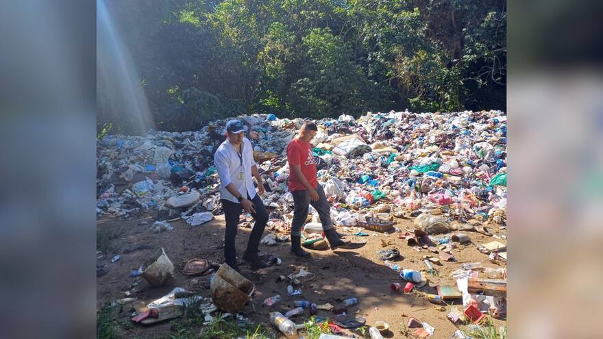 Más de 350 toneladas de basura tienen en jaque a comunidad en la Sierra Nevada