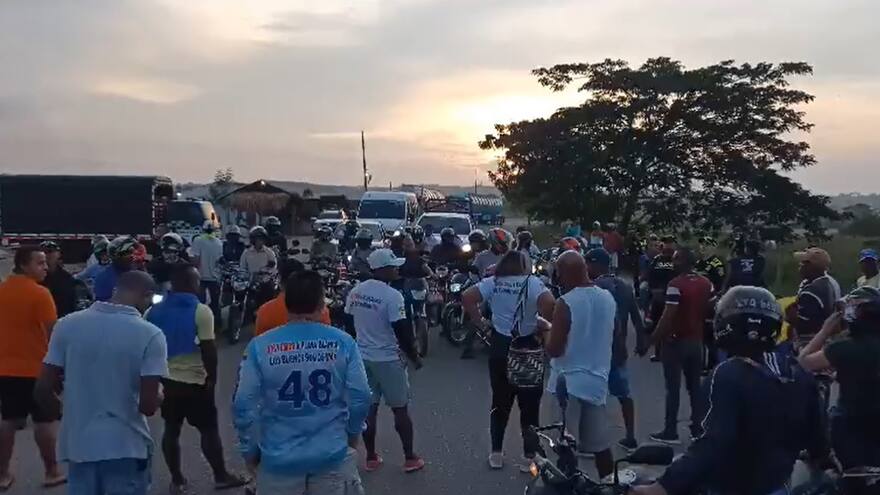 Habitantes en Cartagena protestan por cierre de playas