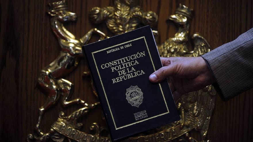 Chile aprueba nueva propuesta de constitución con tintes conservadores y sin consenso político