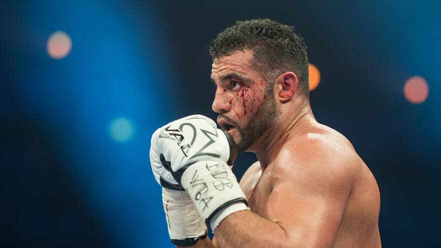 Charr se excusa por decir que era alemán