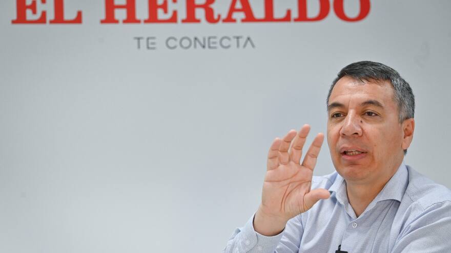 Ministro de Transporte William Camargo habla sobre la tarifa de transporte público y la demolición del antiguo puente Pumarejo