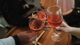 Así puede elegir el mejor vino para una comida especial