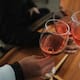 Así puede elegir el mejor vino para una comida especial