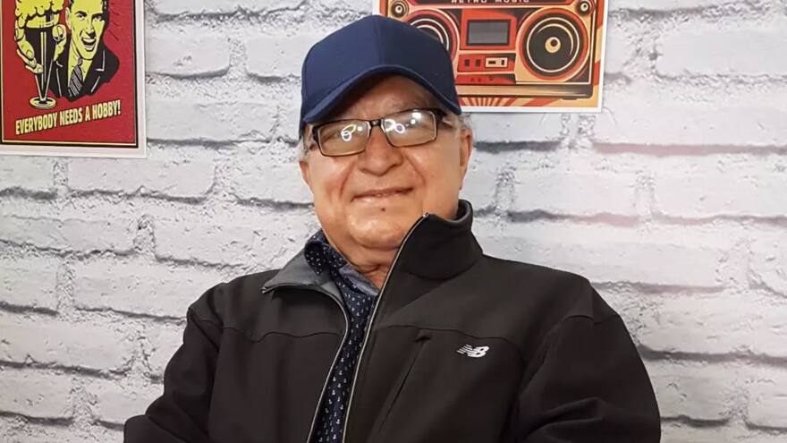 El actor Alberto Saavedra descubrió que era adoptado y, a sus casi 80, todavía busca respuestas de su origen