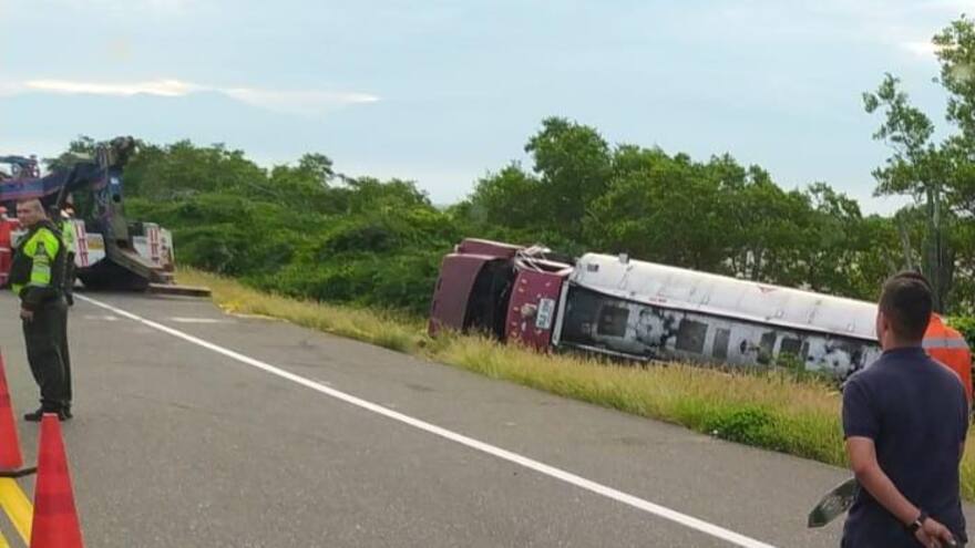 Accidente en la vía Ciénaga Barranquilla: un camión con combustible