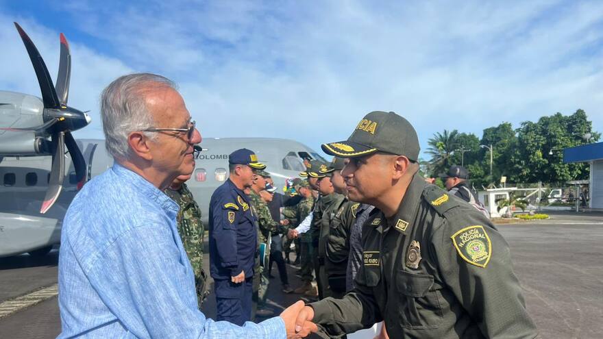 Ministro de Defensa le pide muestras de paz al ELN