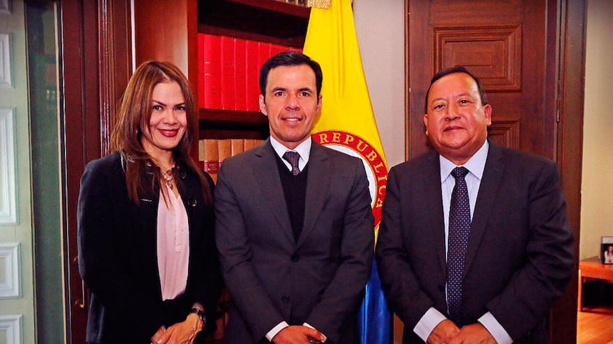 Dos mujeres asumen como gobernadora (e) de La Guajira y alcaldesa (e) de Santa Marta