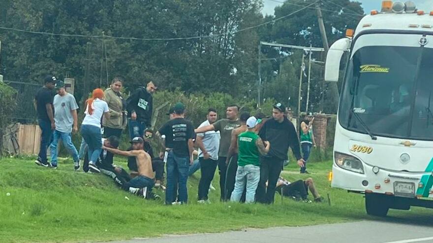 Batalla campal a piedra, palo, puñal y machete entre hinchas de Nacional