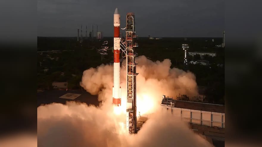 La India lanza con éxito su primera misión espacial para estudiar el Sol