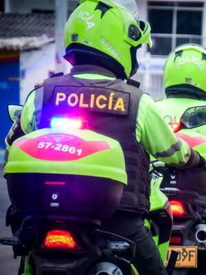 Por la policía