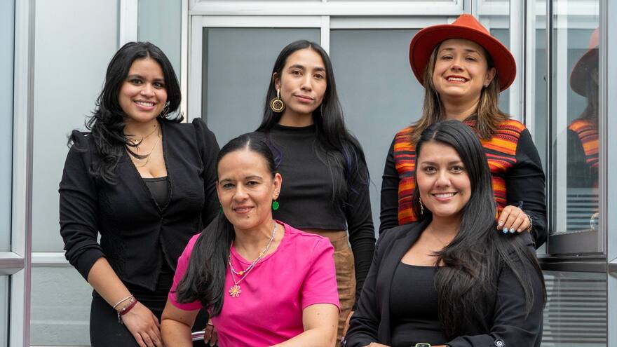 El 52 % de los servidores públicos en Colombia son mujeres