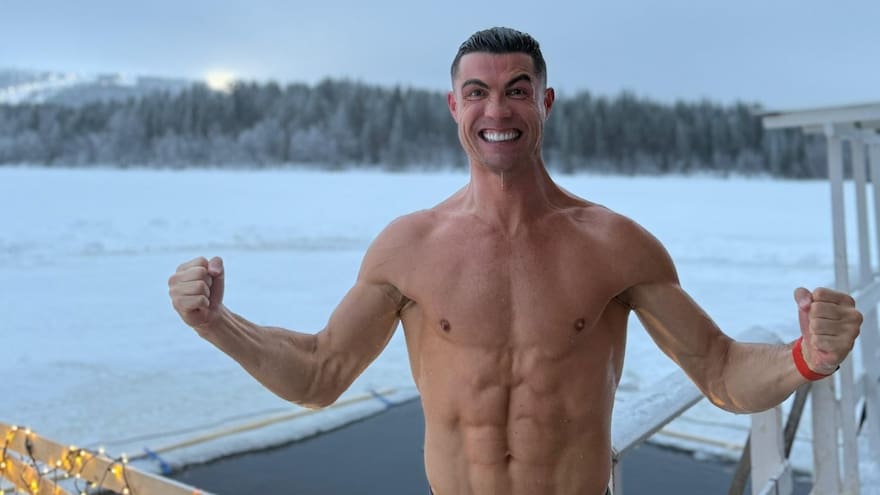 ¡Qué frío! Cristiano Ronaldo pasa Navidad en casa de Papá Noel y se baña a 20 grados bajo cero