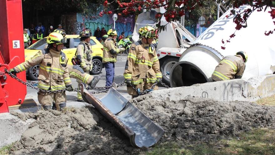 Revelan video del momento exacto cuando camión mezclador se choca contra bus del Transmilenio en Bogotá