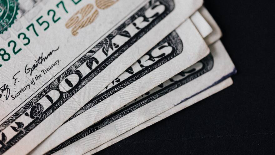 El dólar se ubica en $4.075 tras datos de empleo de EE. UU.