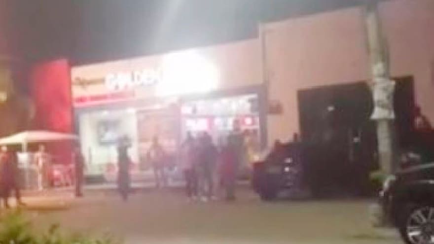 Testigo registra momento de los disparos en riña fuera de billar en Porvenir