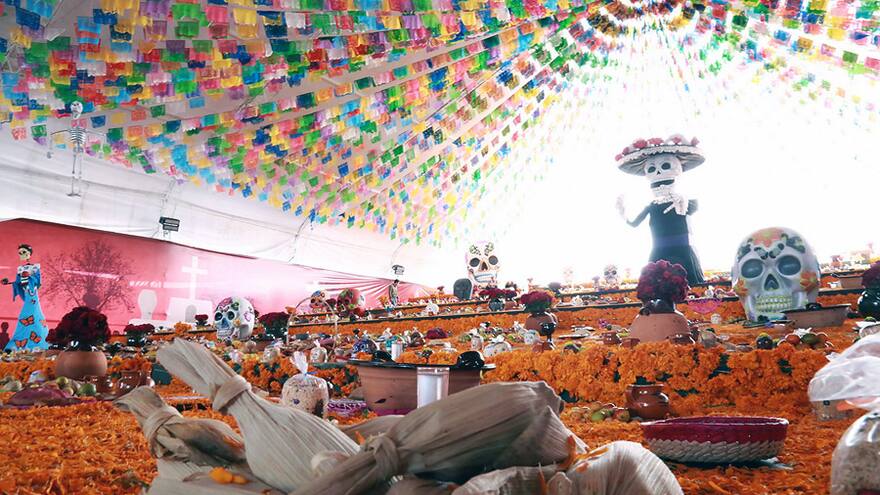 Los mexicanos se preparan para celebrar el Día de Muertos