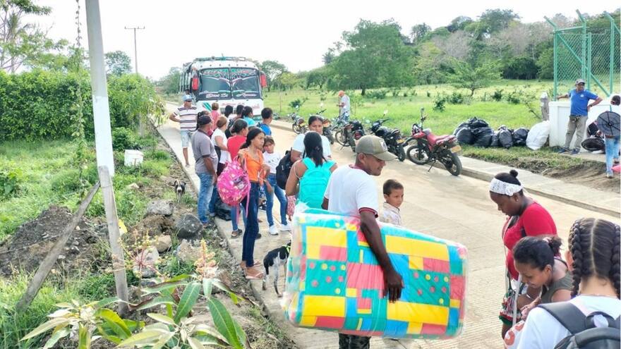 Continúa la evacuación de familias afectadas en Puerto Escondido