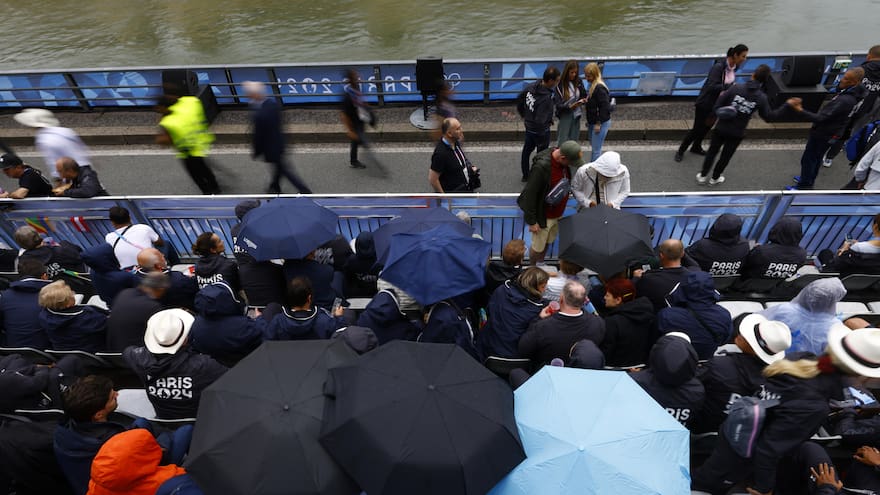 Controles policiales, calles desiertas y lluvizna antes de la inauguración