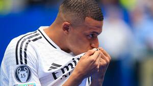 Polémica en España por gesto de Mbappé al no hacer el pasillo al Barcelona