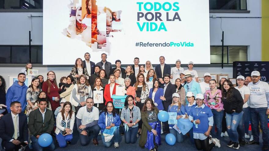 Aborto: comité promotor del referendo provida radicó firma ante la Registraduría Nacional