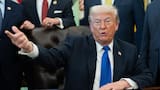 Trump acusa a la UE de violar el pacto comercial y elevará al 25 % el arancel a los automóviles y camiones