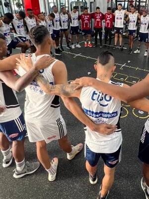 Pelotas y letras | JUNIOR Y EL APELLIDO CHAR