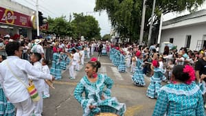 Los niños y jóvenes engalanaron a Valledupar con el baile del pilón