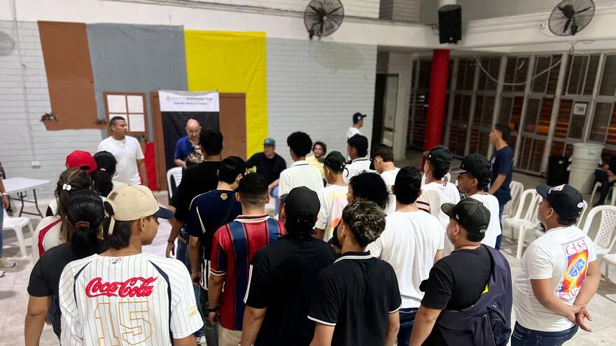 Barristas del Junior inician formación musical para vivir el fútbol en paz
