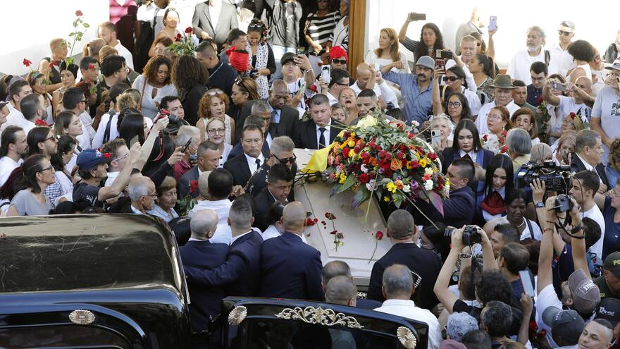 Muerte de Piedad Córdoba: despiden a la senadora en Medellín con cantos y flores