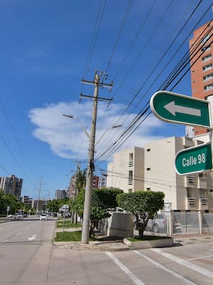 Calle 98 de doble vía entre carreras 53 y 65