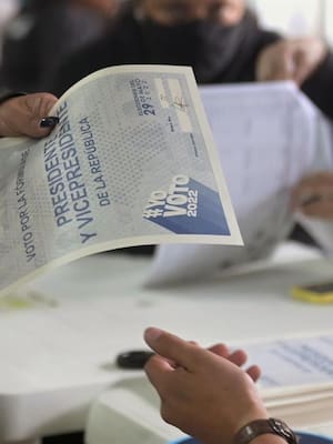 Llenamos la letrina | Columna de Álvaro De la Espriella