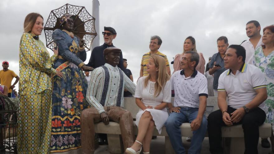 Gobernación devela escultura en homenaje a Francisco Javier Cisneros