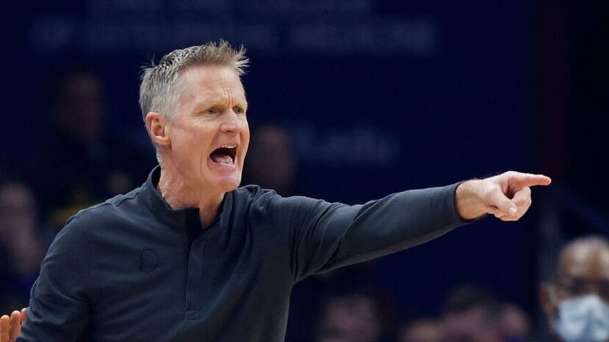Steve Kerr se convierte en el entrenador mejor pagado de la NBA