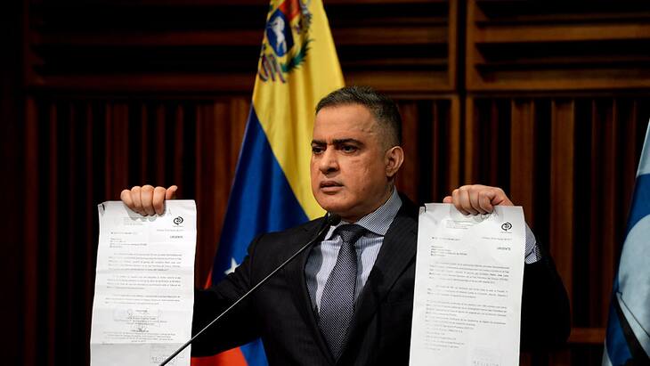 Fiscal venezolano denuncia desfalco de USD 200 millones e implica a su antecesora