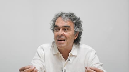 “Vamos bien, por eso están asustados y me insultan”: Sergio Fajardo