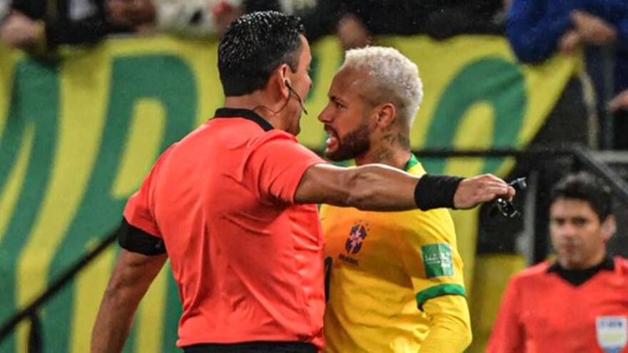 Neymar irrespetó a Roberto Tobar impunemente