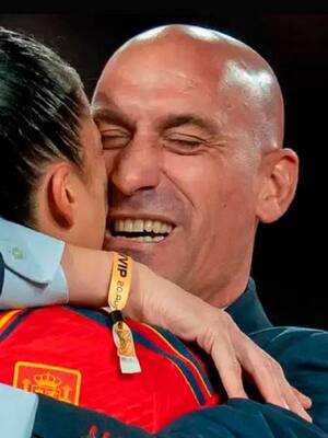 El beso no consensuado | Columna de Catalina Rojano O.